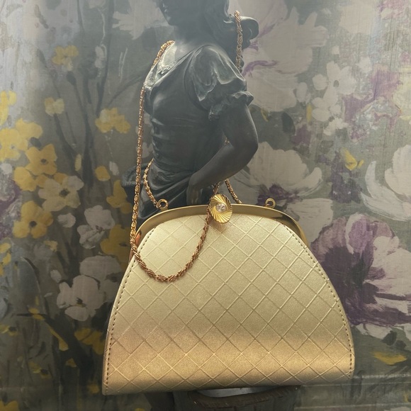 Vintage style women SM DESIGNS gold satin gold chain shoulder strap purse. Used. - Picture 10 of 10